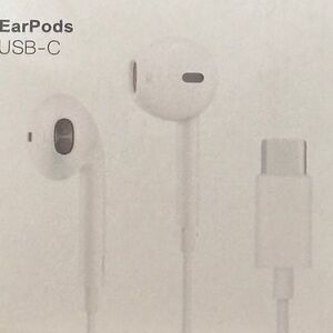 White Apple USB-C Wired Earphones